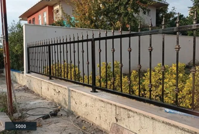 Ferforje Duvar Üstü Korkulukları